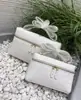 Bolsa Térmica para Marmita Transfronteiriça Novo Padrão de Crocodilo para Mulheres 2025 Bolsinha Quadrada Pequena Estilo Satchel Retro Europeu e Americano Textura de Alta Qualidade Bolsa Transversal