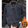 Nova blusa de moletom com design tie-dye patchwork de gola redonda para outono e inverno, marca masculina moderna com letras em relevo, top casual e versátil