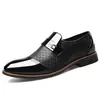 Sapatos Sociais Masculinos de Couro Embossado Casuais Versáteis Tamanho Grande Britânicos Primavera e Outono Jovens Respiráveis Resistentes ao Desgaste Sapatos de Casamento