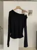 KEKEZOON Blusa de Manga Longa Lisa Assimétrica com Babados e Decote Ombro a Ombro para Mulheres, Nova Blusa Plissada para Início do Outono 8718