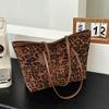 Bolsa grande de comércio exterior feminina 2024 outono e inverno nova bolsa grande capacidade bolsa de ombro estampa de leopardo bolsa de axila de alta qualidade