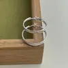 Brincos de Argola Lisos Foscos na Frente Casuais para Mulheres Design de Nicho Exagerado Estilosos Moda Versátil Brincos de Alta Qualidade Brincos