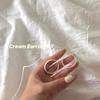Pendientes sencillos de estilo frío que combinan con todo, con diseño de nicho ligero y lujoso, de alta calidad para mujer.