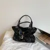 Diseño de alta calidad estilo chica picante bolso tote con hebilla para mujer 2026 nuevo bolso versátil de un solo hombro cruzado para la ciudad