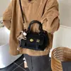 Bolsa de Almofada Retro de Moda Transfronteiriça para Mulheres 2026 Nova Versátil Bolsa de Mão e Bolsa Transversal Grande Capacidade Inverno para o Trabalho Bolsa de Ombro
