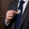 Broche de camelia hueca de alta gama, diseño de nicho, ligero, de lujo, versátil, para chaqueta de traje, accesorio