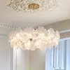Lámpara de araña estilo francés para sala de estar 2025 Modelo nuevo Luz principal Luz creativa Lujo ligero Estilo crema Pasillo Lámpara de cristal Comedor de alta gama Dormitorio