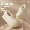 Chinelo de Algodão Impermeável de Sola Grossa para Mulheres, Roupa de Exterior de Inverno, Antiderrapante para Casa Interno Forrado com Lã Quente Tipo Saco e Chinelos de Algodão para Mulheres Atacado