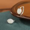 Pendientes de plata de ley S925 Yilu con diseño de jade hetiano, de moda, con superficie de huevo geométrica simple, elegantes y retro, con clip para las orejas que combinan con todo.