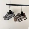 Malla 2026 gris transpirables casuales de otoño con cordones zapatos de papá para mujer versátiles estilo coreano zapatillas de suela gruesa zapatillas de correr