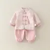 Outono Infantil Novo Estilo 2026 Novo Estilo Chinês Vento Chinês Meninos e Meninas Bebê Início do Outono Presente de Primeiro Aniversário Roupa Externa Conjunto Estilo Outono