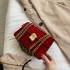 Bolso pequeño cuadrado cruzado para mujer, combinable con todo, estilo retro de terciopelo, con cadena de metal y cierre.