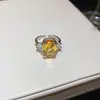 Anel vintage de zircônia de luxo leve em formato de coração vazado, estilo minimalista, anel aberto personalizado para o dedo indicador, joia versátil estilo coreano ins