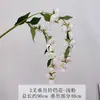 Campanilla de Viento Colgante de 2 Ramas Flor Estilo Nuevo Flor Artificial Decoración de Techo de Boda Exhibición de Ventana Arreglo para el Hogar Suministro de Flor Decorativa Flor Artificial