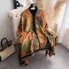Elegante y versátil accesorio de cheongsam de alta gama para otoño e invierno: chal exterior cálido y grueso para mujer con diseño abotonado, adecuado para sesiones de fotos