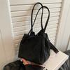 Nova Bolsa Pequena Estilo Chinês Estilo Nacional para Mulheres 2026 Nova Tendência Versátil Bolsa de Ombro de Abaixo do Braço Bolsa Transversal com Corrente Bolsa Saco