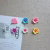 Flores artificiales frescas y brillantes estilo caricatura, accesorios de resina, DIY hecho a mano, pegamento de crema, pinzas para el cabello, zuecos, ropa y sombreros al por mayor