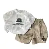 Traje de Verano de Manga Corta para Niños, Camiseta Nueva de Cuello Redondo con Letras para Niños, Conjunto Fresco y Guapo de Dos Piezas de Verano Estilo Ropa de Trabajo para Bebé