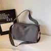 Bolsa feminina moderna e estilosa 2026 nova bolsa de ombro e transversal de nicho para o dia a dia, bolsa esportiva de grande capacidade para yoga e fitness