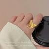 Anillo de mariposa hueco de oro francés antiguo para mujer, elegante, ligero, de lujo, a la moda, exquisito, combinable con todo, novedad de 2024.