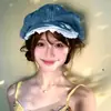 Gorra octogonal de mezclilla estilo vintage para mujer, con adornos de encaje y botones, linda y favorecedora para el rostro, con un aspecto suave y desgastado.