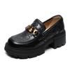 Mocasines de piel de vacuno de primera capa para mujer, de piel auténtica, primavera y otoño de 2024, nuevos zapatos negros pequeños de cuero estilo británico con suela gruesa y relieve.