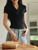 Camiseta de Manga Corta con Escote Cruzado en V de Gama Alta para Mujer, Nuevo Diseño Verano 2026, Corte Ajustado, Ceñida a la Cintura, Top Favorecedor