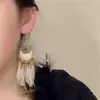 Aretes Largos de Pluma Estilo Bohemio Gancho de Oreja Viaje a Yunnan Retro Personalizados Hechos a Mano con Borla de Hoja Aretes para Fotografía de Viajes