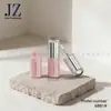 Pedido Jinze: Tubo Redondo com Tampa Irregular, Haste de Pincel Grossa/Fina, Pode Ser Pendurado com Corrente, Tubo de Gloss Labial, Material de Embalagem Plástico