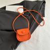 Mini Bolsa Pequena para Mulheres Verão 2025 Nova Moda Tendência Versátil Bolsa para Batom Design de Nicho Bolsa Transversal Texturizada Modelo Selim