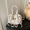 Mochila Borboleta Prateada Feminina 2025 Nova Tendência Coreana Mochila com Corrente de Pérola Mais Fácil de Combinar com Bolsa