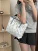 Nuevo bolso de estilo nacional chino 2024, de gran capacidad, informal, de moda, para el hombro, con diseño de mariposa, bolso de mano combinable.