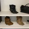 Primer Encuentro Ji Ou Mei Botines de Media Caña Punta Fina Hebilla de Cuero Botas Arrugadas para Mujer Gamuza Tacón de Aguja Alto 2026 Otoño Invierno Botines