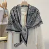 Bufanda Triangular de Otoño e Invierno Nueva Transfronteriza Más Vendida Flor de Anacardo Retro Imitación Cachemira Moda Retro Versátil de Gama Alta para Mujer