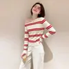 Camiseta listrada de vermelho e branco, ombro a ombro, manga longa, para mulheres, novo estilo de início de outono 2026, linda roupa, top deslumbrante para usar sozinha