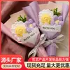 Ramo pequeño de flores de lana tejido terminado tres piezas ramo de flores mini de simulación tejido regalo para mamá recuerdo del Día de la Mujer venta al por mayor