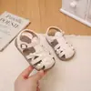 Sandálias Infantis 2026 com Laço, Novos Sapatinhos de Bebê, Sapatos Fechados para Crianças na Praia, Estilo Princesa, Sapatos Antiderrapantes para Crianças Pequenas
