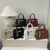 Bolso pequeño cuadrado texturizado estilo coreano al por mayor para mujer, nuevo modelo otoño 2026, color liso con patrón sutil, bolso de hombro para ir al trabajo, bolso cruzado