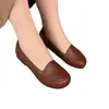 Zapatos de mujer de cuero suave y suela blanda, nuevo modelo de otoño 2026, zapatos planos antideslizantes para madres de mediana edad y mayores, zapatos cómodos de corte bajo para mujer