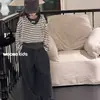Conjunto de Tres Piezas de Moda Coreana para Niñas Pequeñas: Sudadera con Capucha a Rayas de Primavera y Otoño, Chaleco y Pantalones Anchos Casuales
