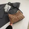 Bolso Tote de Gran Capacidad con Textura Estilo Perezoso Estampado de Leopardo 2026 Nuevo Personalidad Viaje al Trabajo Elegante Bolso de un Solo Hombro Bajo el Brazo