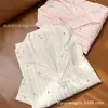 Pijama de Verano con Estampado Hueco de Manga Corta y Pantalón Largo de Seda Helada para Mujer, Estilo Popular en Línea, Conjunto Sencillo de Ropa de Casa para Mujer al por Mayor