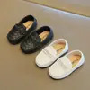 Zapatos de piel para niños 2026 suela blanda sin cordones mocasines para niños estilo coreano casual zapatos transpirables para niños mayores zapatos de moda
