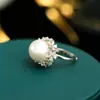 Anel de Pérola para Mulheres, Design Lua Branca, Moda de Nicho, Estiloso, Elegante, Suporte Vazado, Pérola de Água Doce, Ajustável Elegante