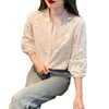Nueva Camisa Elegante de Verano 2026 con Diseño Floral Bordado Hueco, Blusa Blanca para Mujer, Corte Holgado, Top Adelgazante con Cuello en V