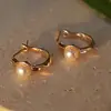 Pendientes Minimalistas de Perlas Estilo Francés con Brazaletes para Oreja, Lujo Ligero, Moda de Alta Gama, Pendientes Retro Exquisitos Versátiles para Mujer, Dulces y Súper de Ensueño