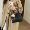 Bolsa de Mão Tipo Balde de Luxo para Mulheres 2026 Nova Versátil para o Dia a Dia Bolsa de Ombro Casual Retro Moda Bolsa Transversal