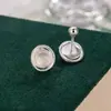 Brincos Exclusivos de Pedra da Lua Estilo Novo Luxo Leve para Mulheres, Estilo Francês, Design de Nicho, High-End, Brincos Simples e Versáteis