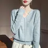 26 Novas Peças de Tricô Finas de Lã para Primavera e Outono com Gola V e Mangas Longas, Design Jacquard com Pedrarias, Camisa Base Pulôver