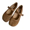 Zapatos de Mujer Nuevos Estilo Retro Casual Versátiles Ante Punta Dividida Pezuña de Cerdo Primavera y Verano 2025
